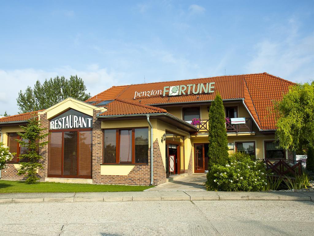 Penzion Fortune Dunajská Streda Buitenkant foto